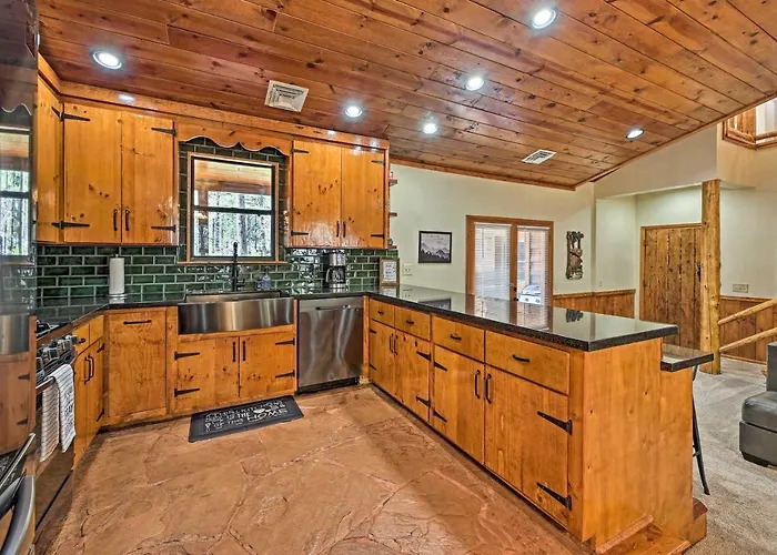 2 Decks & Game Room: Expansive Family