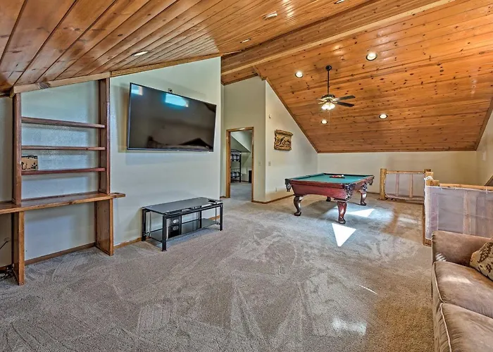 2 Decks & Game Room: Expansive Family *
