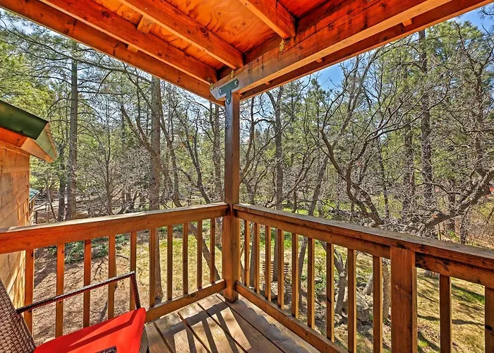 2 Decks & Game Room: Expansive Family Holiday home *