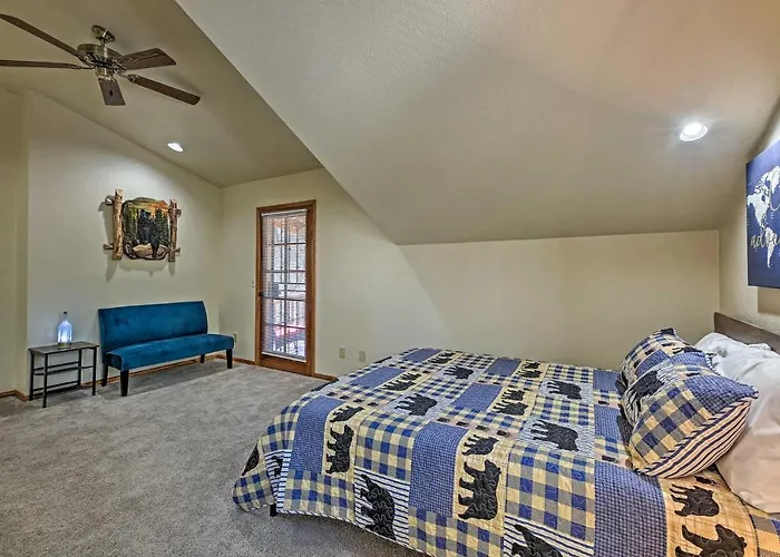 2 Decks & Game Room: Expansive Family