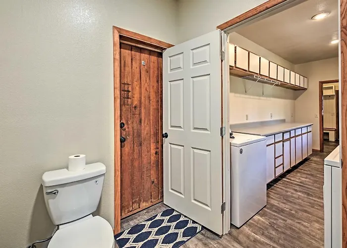2 Decks & Game Room: Expansive Family *