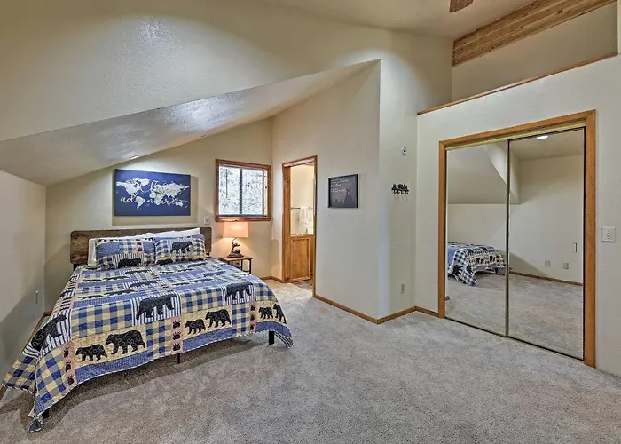2 Decks & Game Room: Expansive Family Holiday home *