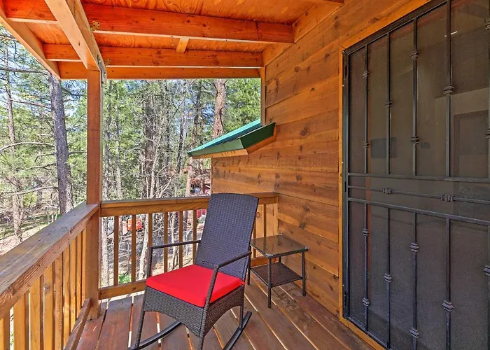 2 Decks & Game Room: Expansive Family Holiday home