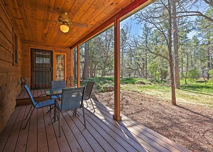2 Decks & Game Room: Expansive Family Holiday home